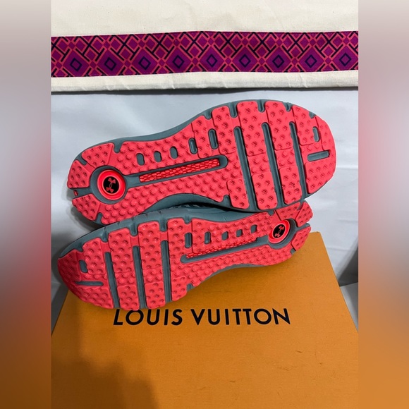 H O V R - Picture 11 of 12